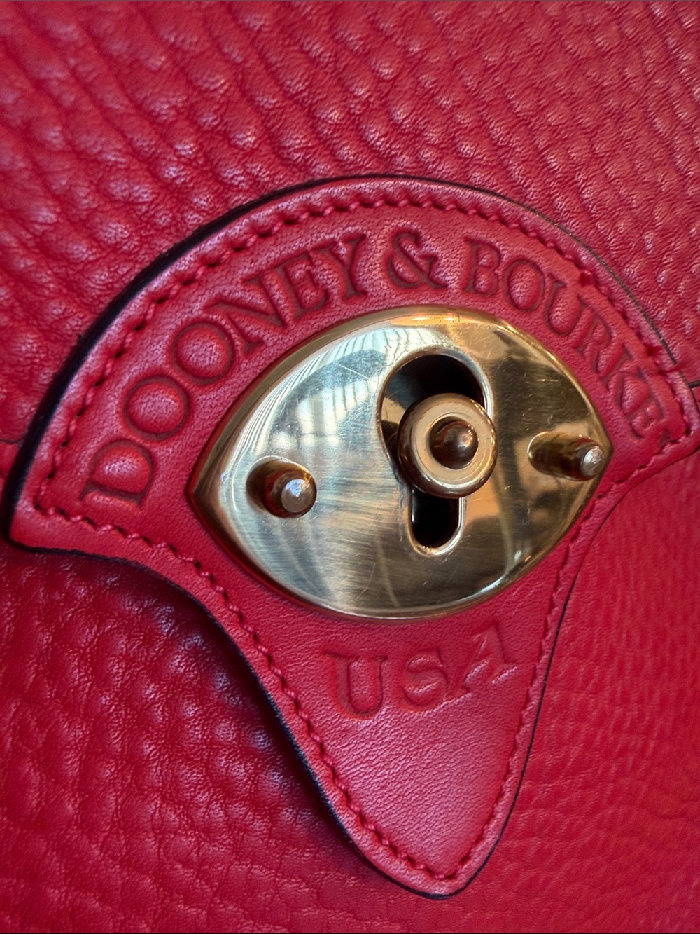Vintage Dooney & Bourke Red Pebbled Leather Turn-Lock Crossbody - Picture 2 of 13